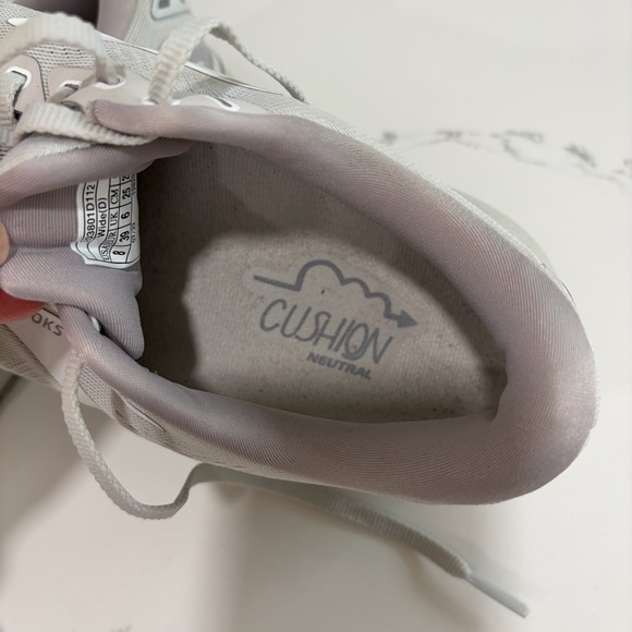 $60 Brooks Ghost 15 Women’s Athletic Running Shoe 8W  Bought Walking Light Grey - Picture 7 of 13
